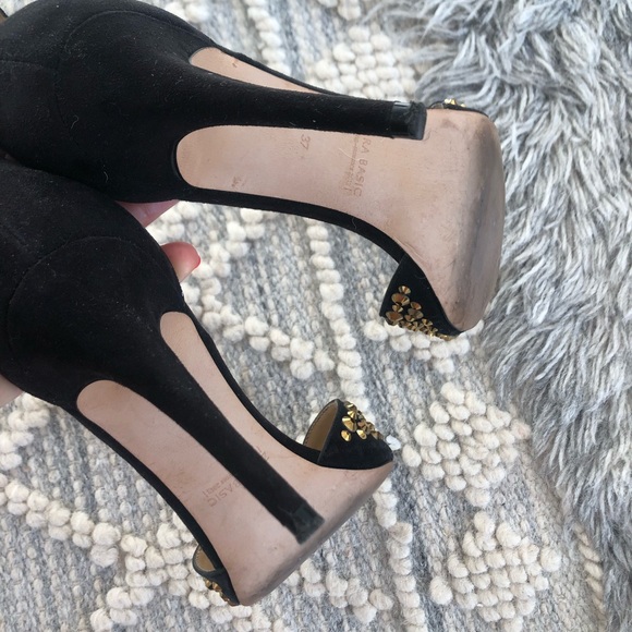 Black velvet heels with gold jewel stud encrusted toes. Size 37 - Picture 5 of 5